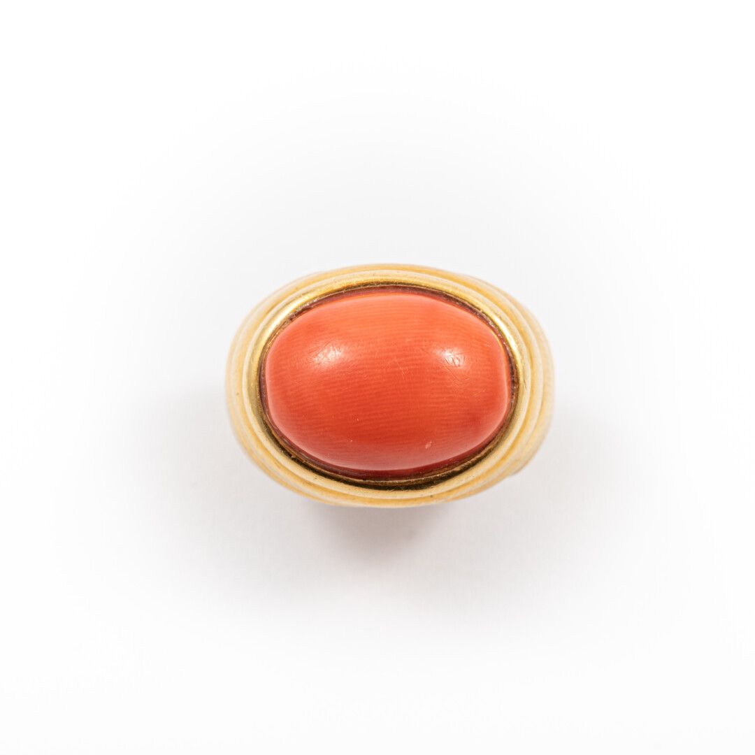 Null Coral dome ring in cabochon, gold setting, in the taste of BOUCHERON

Gross&hellip;