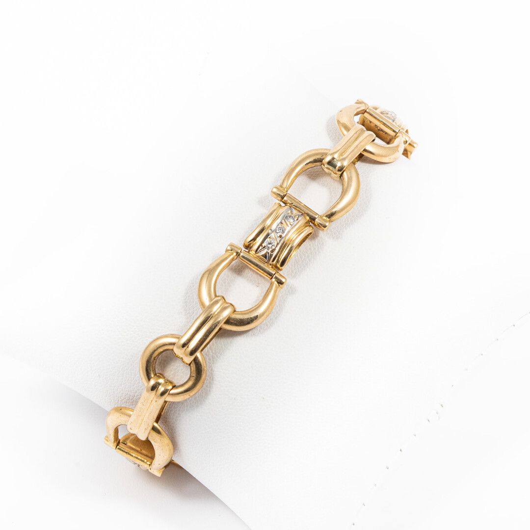 Null Gold and brilliant-cut diamond bracelet, stirrup link 

Gross weight: 30.5 &hellip;