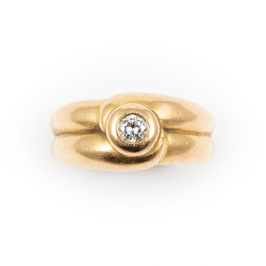 Null Ring mit zentralem Diamant, etwa 0,10 Karat in Zargenfassung, Goldfassung. &hellip;