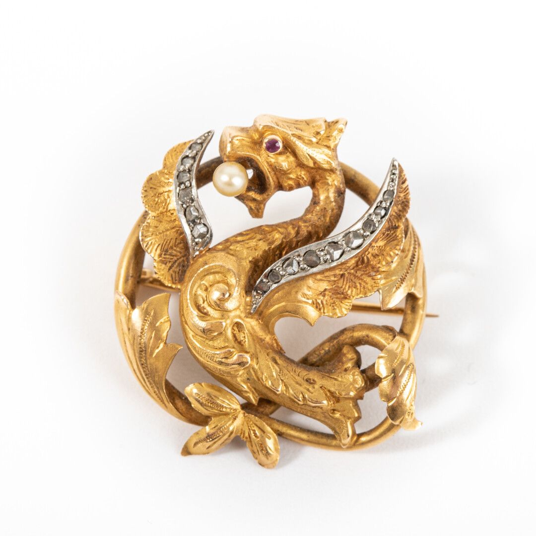 Null Chimera brooch with rose cut diamonds, cultured pearl, chased gold setting &hellip;
