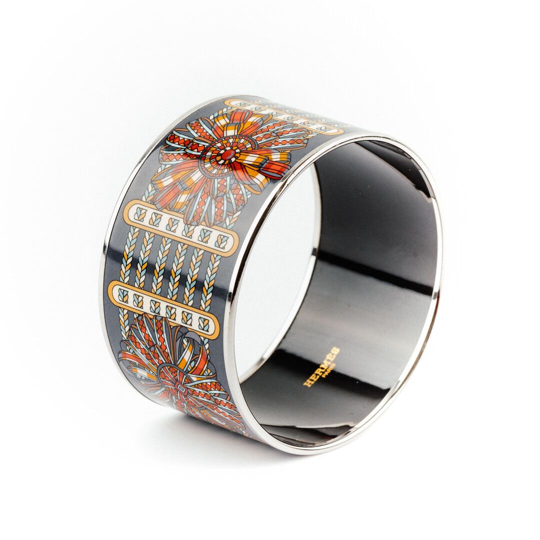 Null HERMES, Paris

Large cuff bracelet, enamelled chromed metal with passemente&hellip;