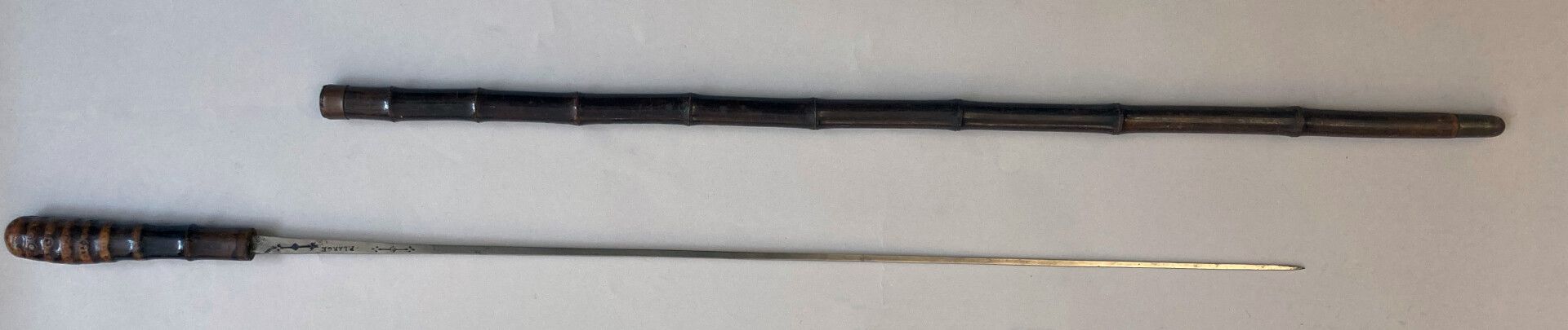 Null 竹制剑杖，剑柄从根部拉出。690毫米长的四面刃，署名P.大巴黎（1-）。