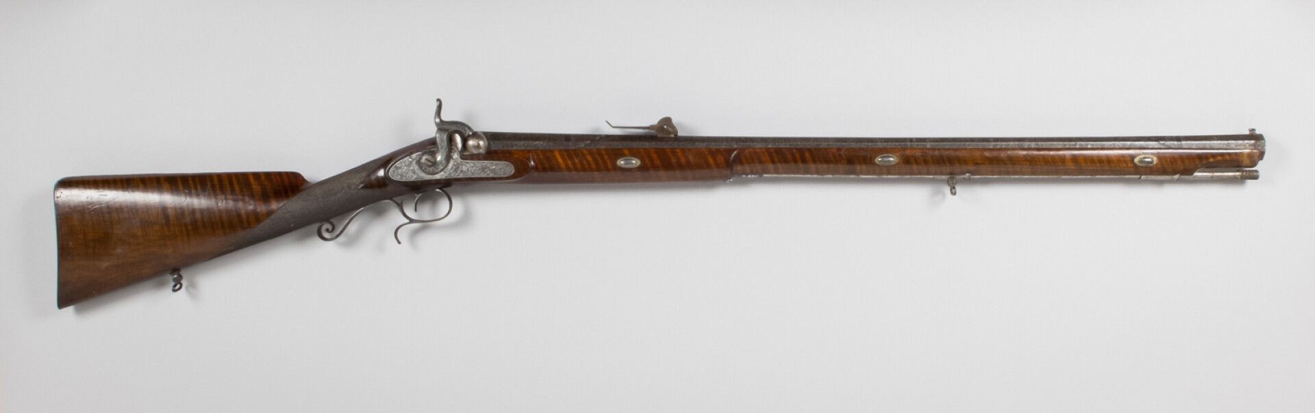 Null 奢华的打击步枪，前面有锁，由巴黎的Devisme生产。沉重的八角形枪管（长740毫米），卷曲的大马士革材质，枪口处呈喇叭状，口径44，枪身光滑。可调节&hellip;