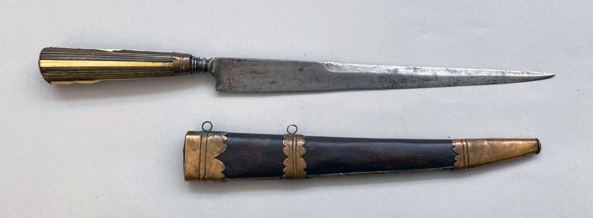 Null Large dagger with the genoise, blade with flat sides long against edge, ass&hellip;