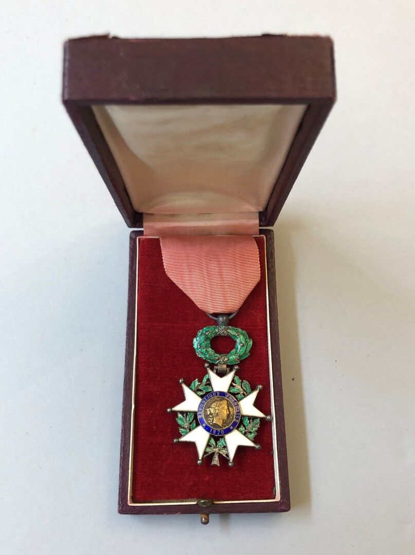 Null Etoile de chevalier de la Légion d'Honneur type IIIème République. Avec son&hellip;