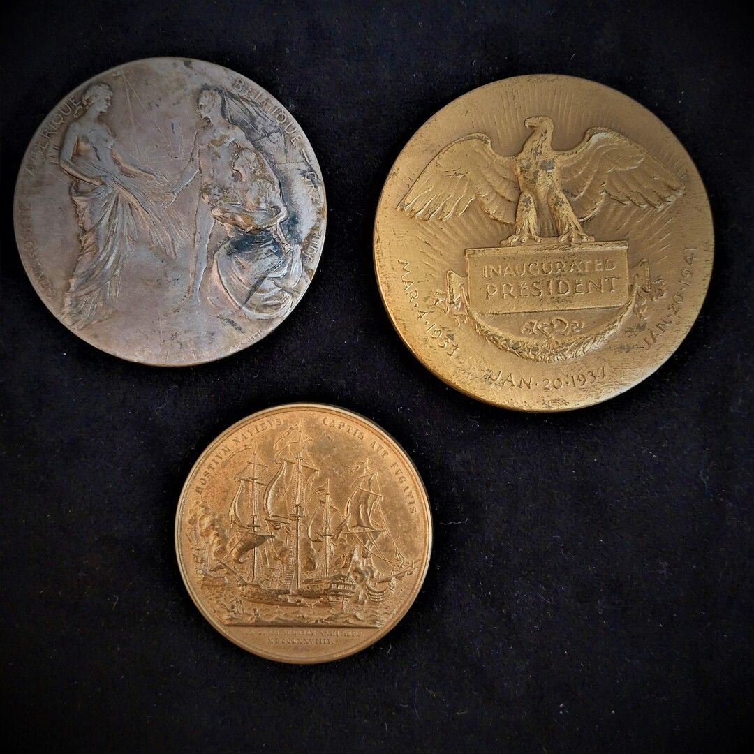 Null Médailles Etats-Unis , Russie , une en argent 

Poids: 103 g