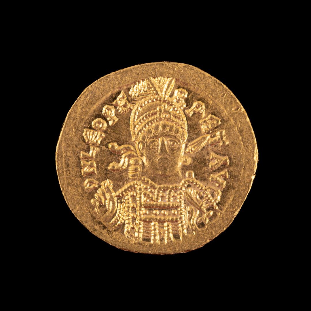 Null LEÓN I Solidus oro

A/ Busto de frente - R/ Victoria de pie Constantinopla &hellip;