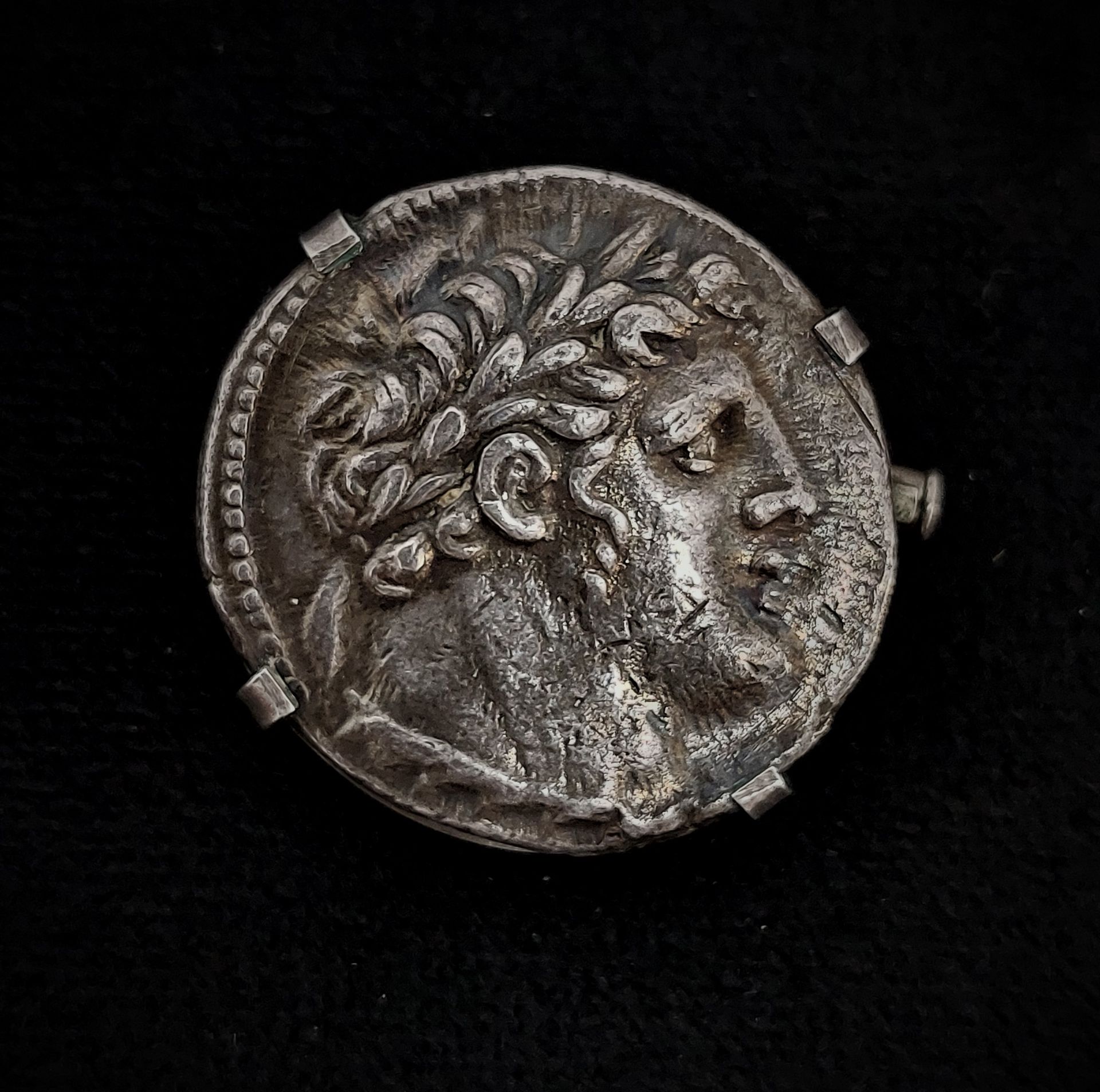 Null 
Silver tetradrachm, Ptolemy ?? R) Eagle to examine, mounted in a brooch

w&hellip;