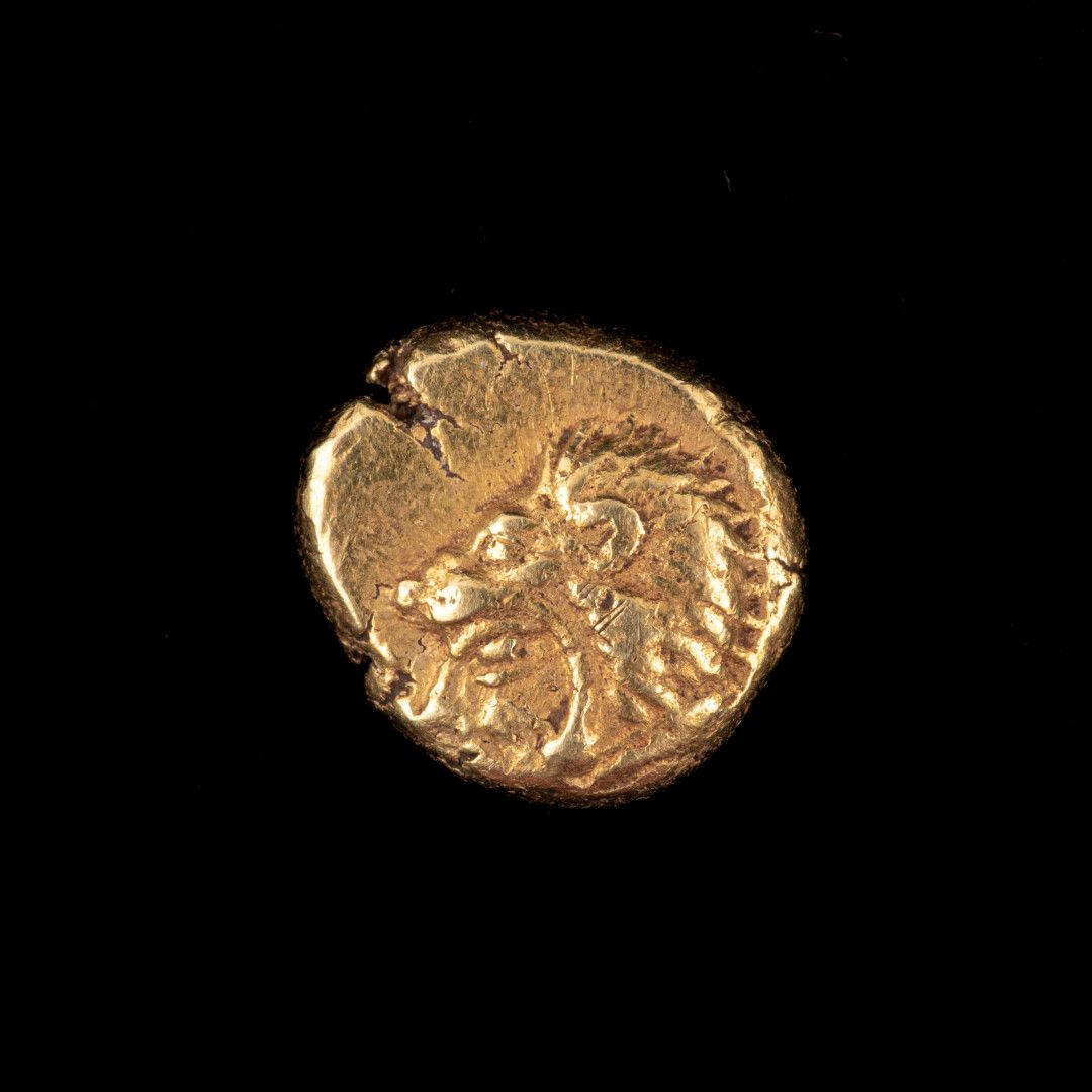 Null IONIA - ERYTHREA ( -550-400)

Erected in gold 

A] Lion's head - R] Recesse&hellip;