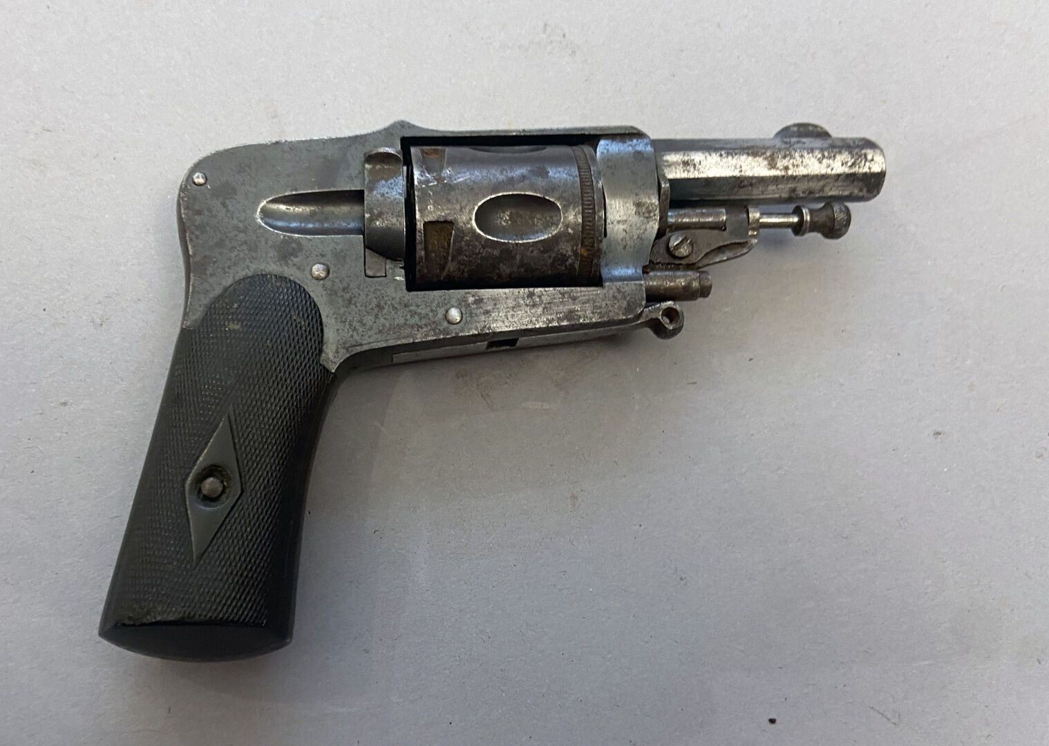 Null Revolver velodog hammerless Kaliber 6,35 mm, belgisches Fabrikat, verkauft &hellip;