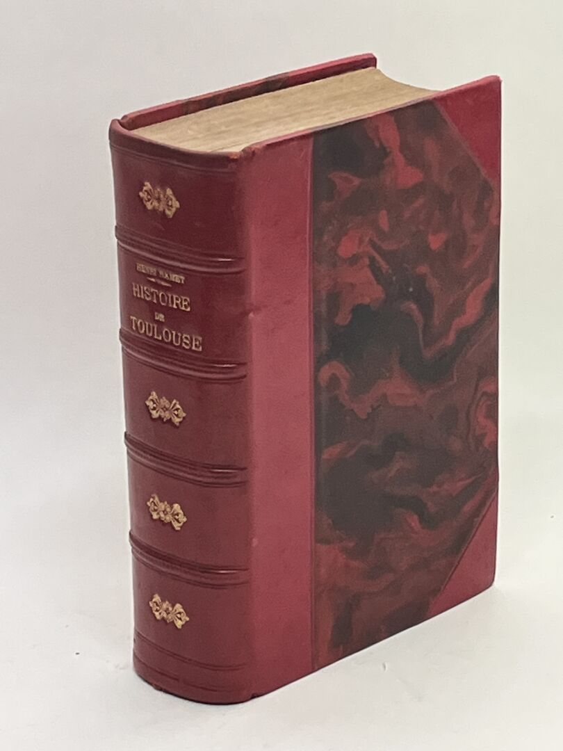 Null RAMET（H.）。图卢兹的历史。图卢兹，塔里德图书馆，地区出版社，[1935]。8开本大卷，鲜红的半夏格林，有边角，书脊有装饰，镀金标题（当时的装订&hellip;