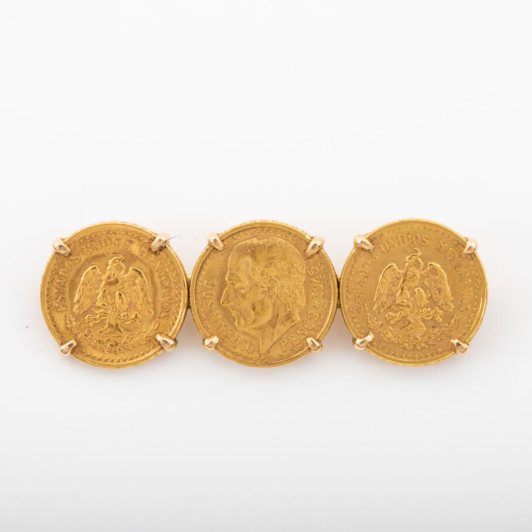 Null Barrette brooch, set with three coins of two-half pesos in gold.

Weight: 9&hellip;