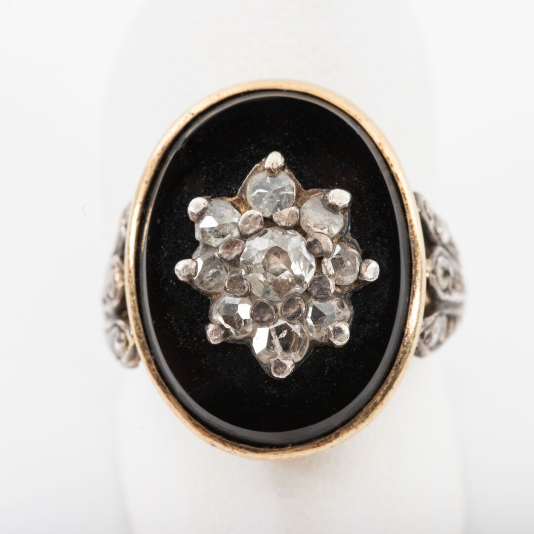 Null Ring, Onyx, Diamanten im Rosenschliff, Goldfassung 

Bruttogewicht: 6,7 g -&hellip;