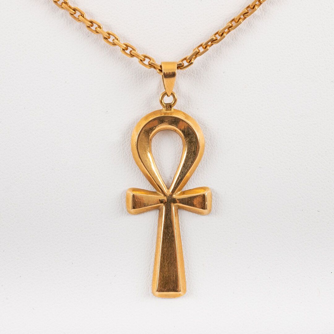 Null Gold chain and cross pendant 

Weight: 15.3g - H cross: 4.5 cm - L chain: 5&hellip;