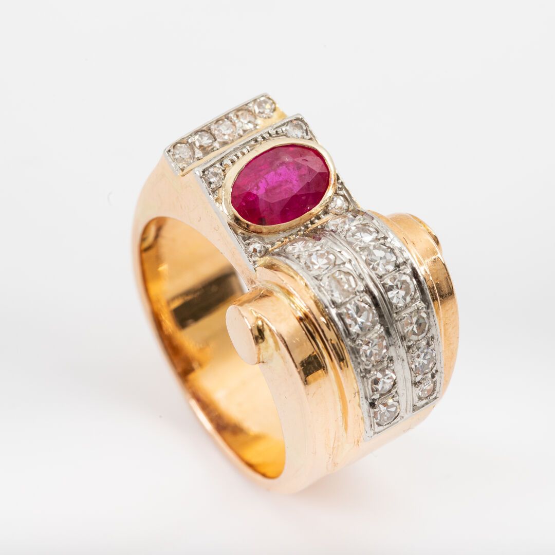 Null 蜗牛戒指，红宝石和钻石8/8（其中一颗出现小意外），黄金镶嵌 

约1940年 

毛重：16.7克 - 指数：61

 *与雅克马特内阁合作出售的拍&hellip;