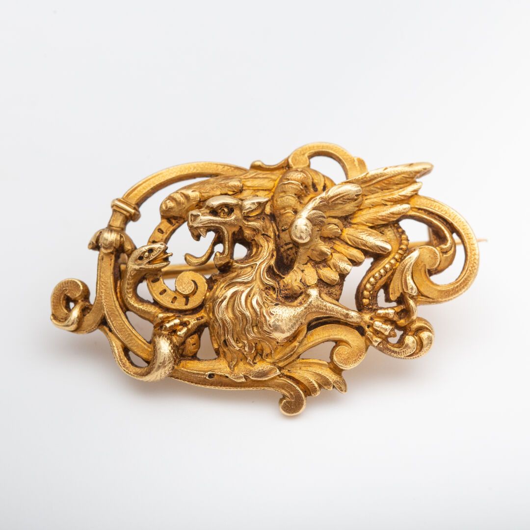 Null WIESE

Gold brooch "winged chimera

signed

Weight : 17,5 g -L : 4 cm