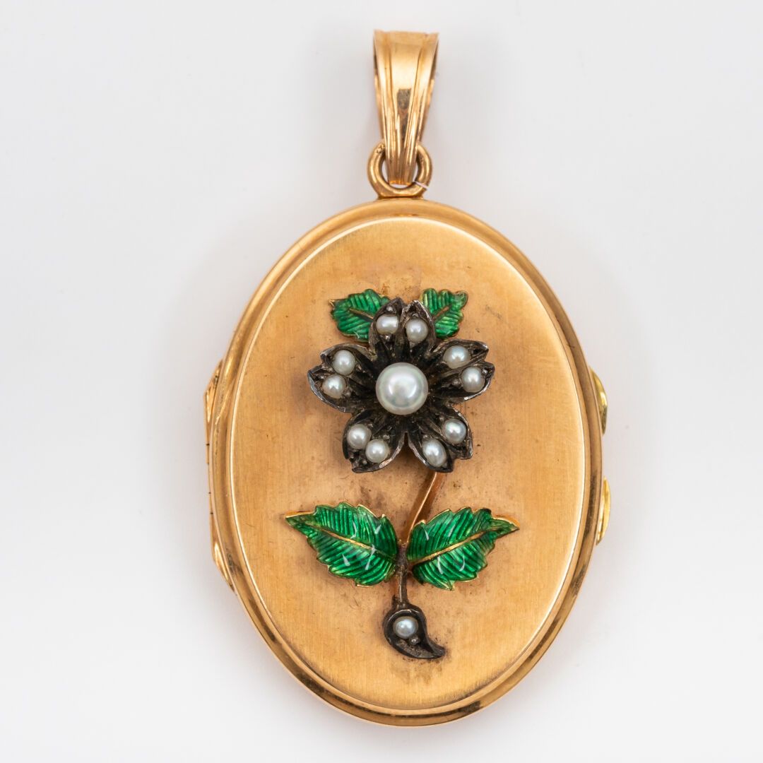 Null Pendant photo holder, decorated with flower in relief, silver enamel and pe&hellip;