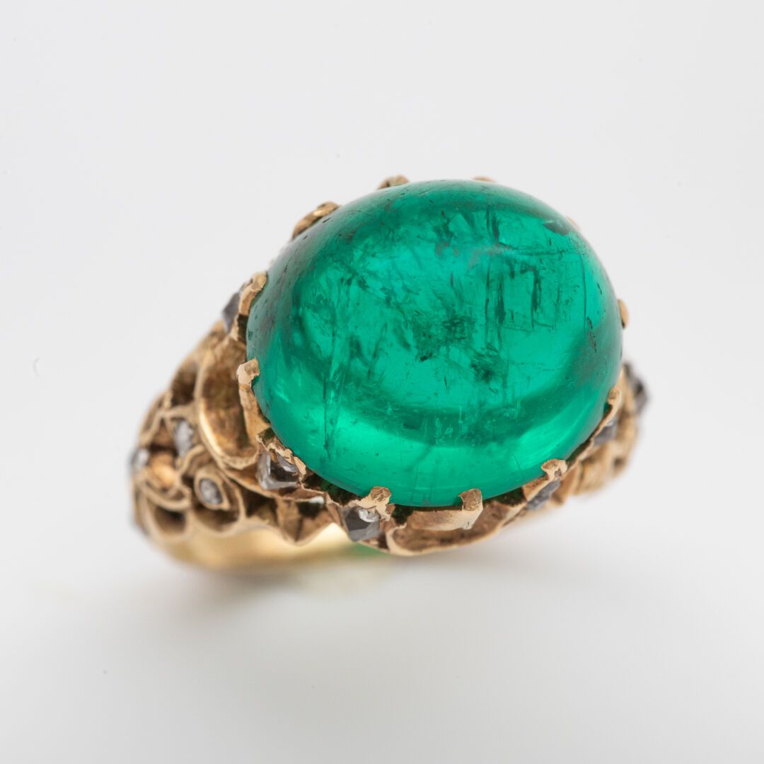 Null Smaragd-Cabochon-Ring aus Kolumbien, ca. 8 Karat, mäßig geölt, LGP 2022, du&hellip;