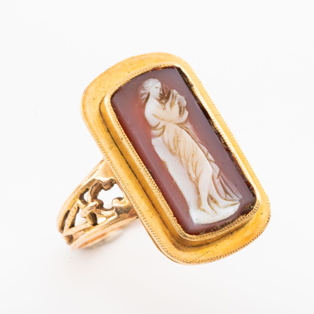 Null Hard stone navette ring engraved in cameo, gold setting 

Neoclassical styl&hellip;
