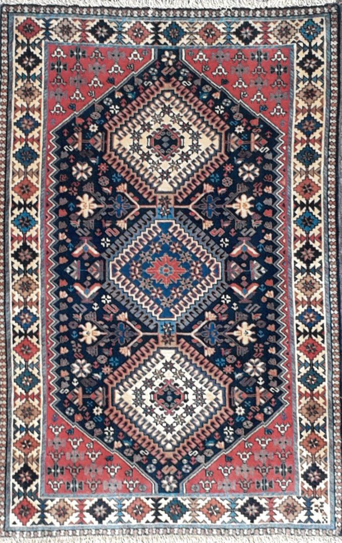 Null Tapis d'Iran - Origine Yalameh

Velours : laine. Chaînes : laine

151 x 100&hellip;