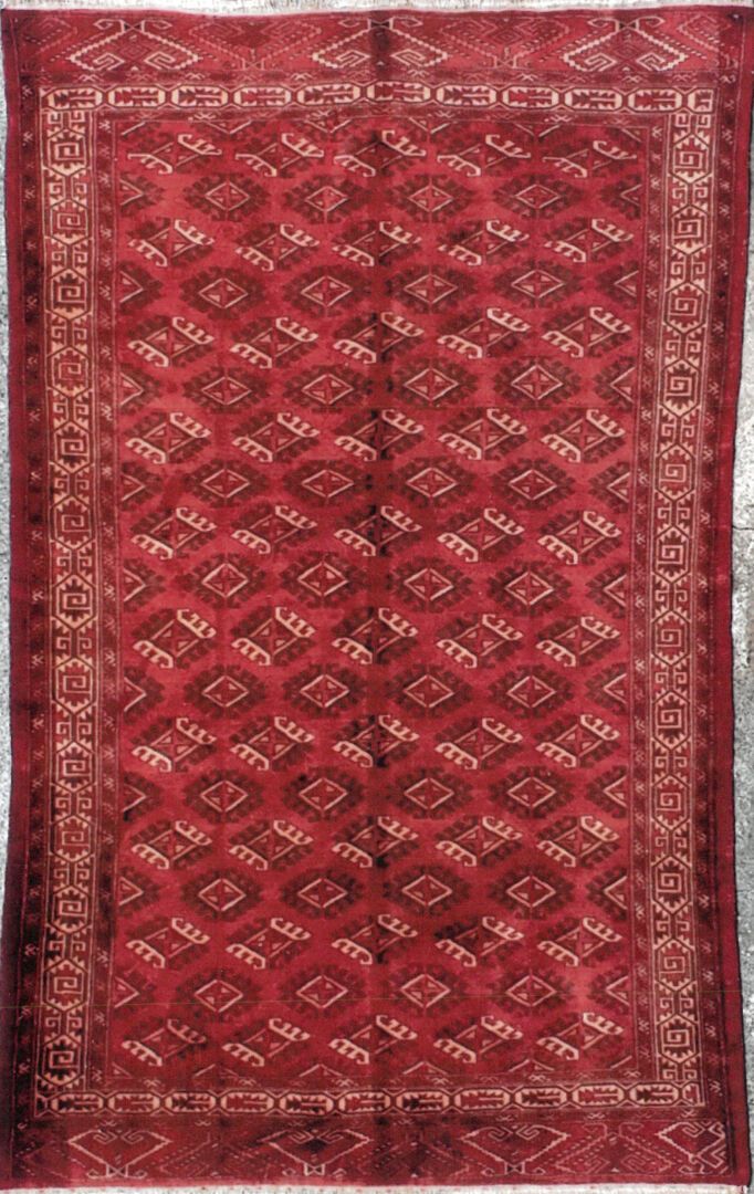 Null 土库曼地毯--起源于尤茅斯-布哈拉

天鹅绒：羊毛。链子 : 羊毛

278 x 179厘米左右