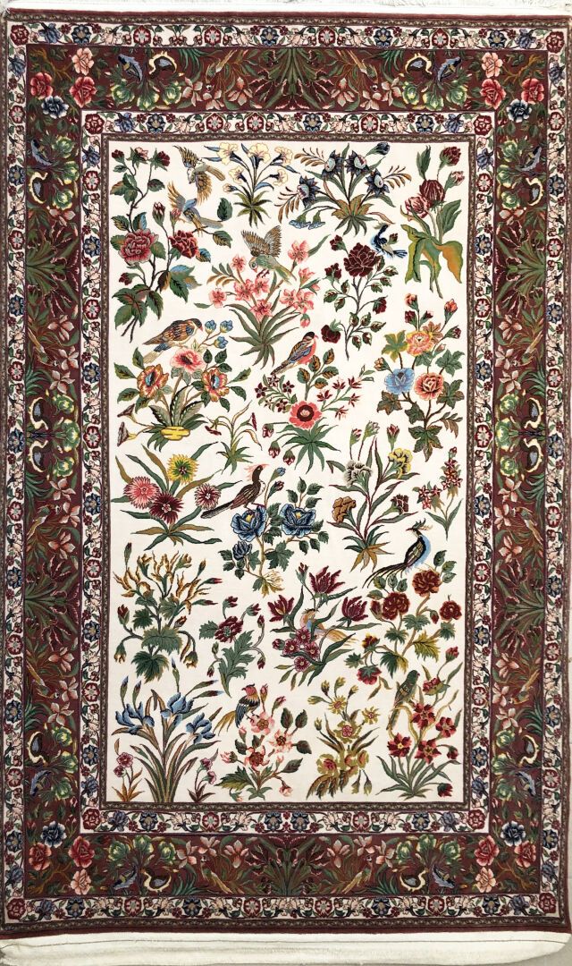 Null Tapis d'Iran - origine Ghoum

Velours : laine. Chaînes : coton

202 x 140 c&hellip;