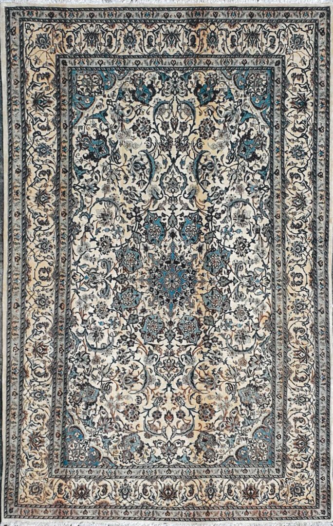 Null 来自伊朗的地毯 - 原产地Naïn

天鹅绒：羊毛和丝绸。经纱：棉

约330 x 215厘米