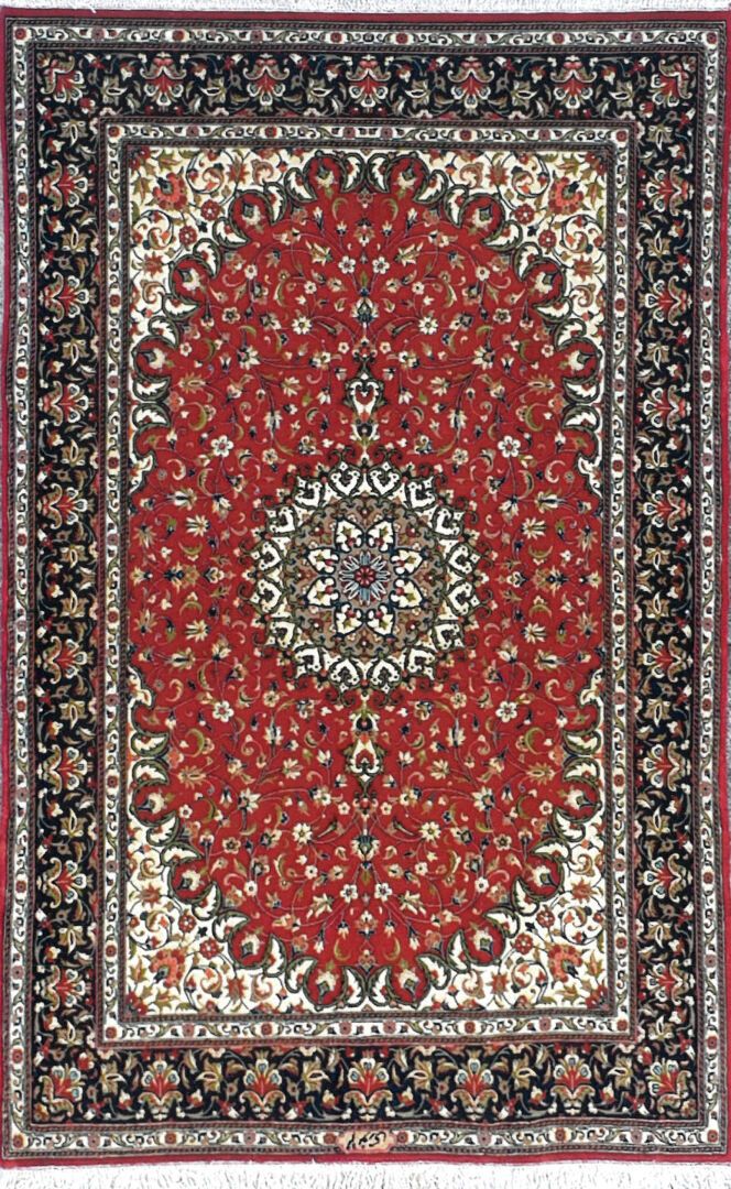 Null Tapis d'Iran - Origine Ghoum

Velours : laine. Chaînes : coton

175 x 110 c&hellip;