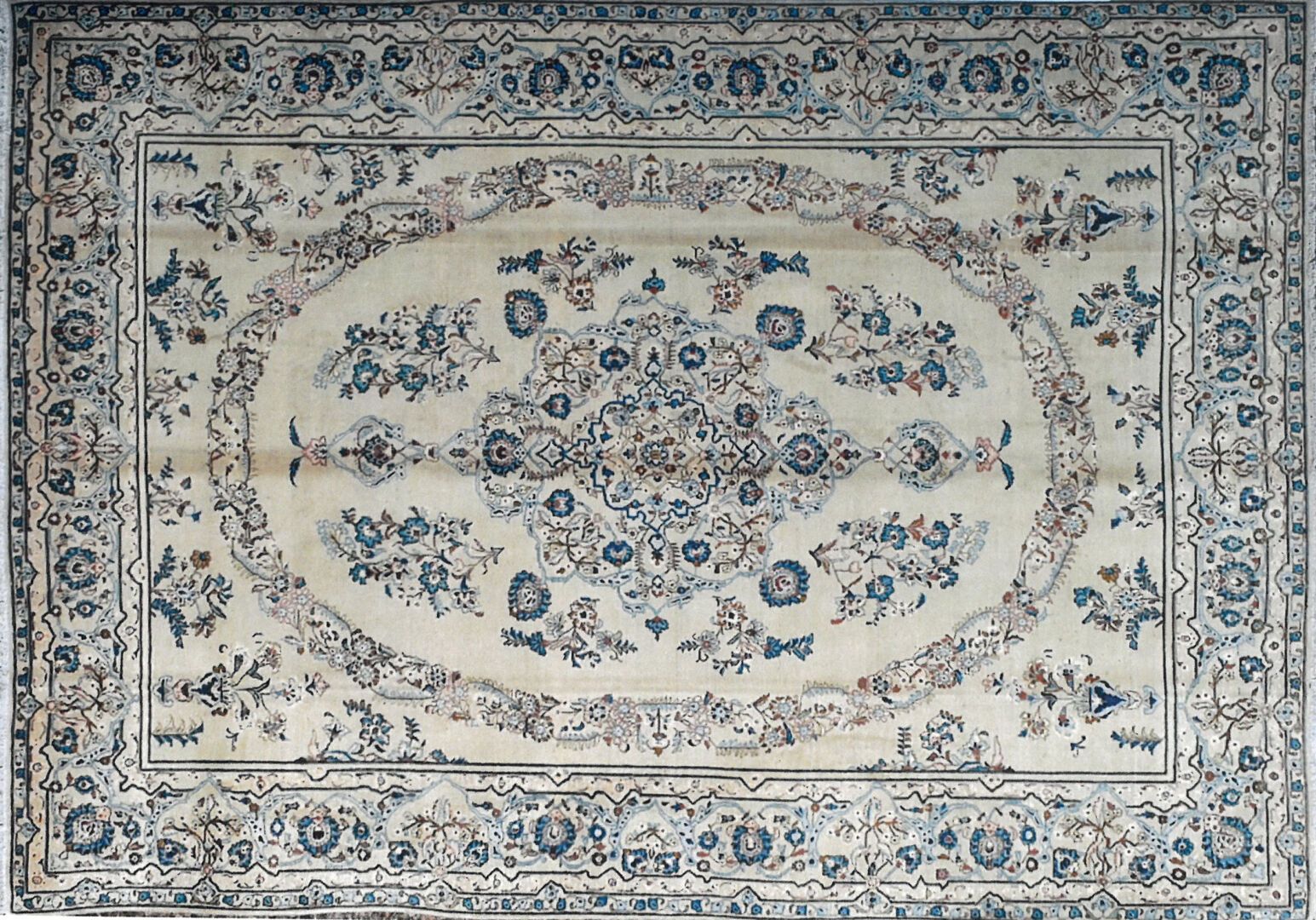 Null 来自伊朗的地毯--Kechan产地

天鹅绒：羊毛。经纱：棉

424 x 315厘米左右
