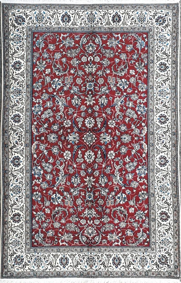 Null Tapis d'Iran - Origine Naïn

Velours : laine. Chaînes : coton

305 x 204 cm&hellip;