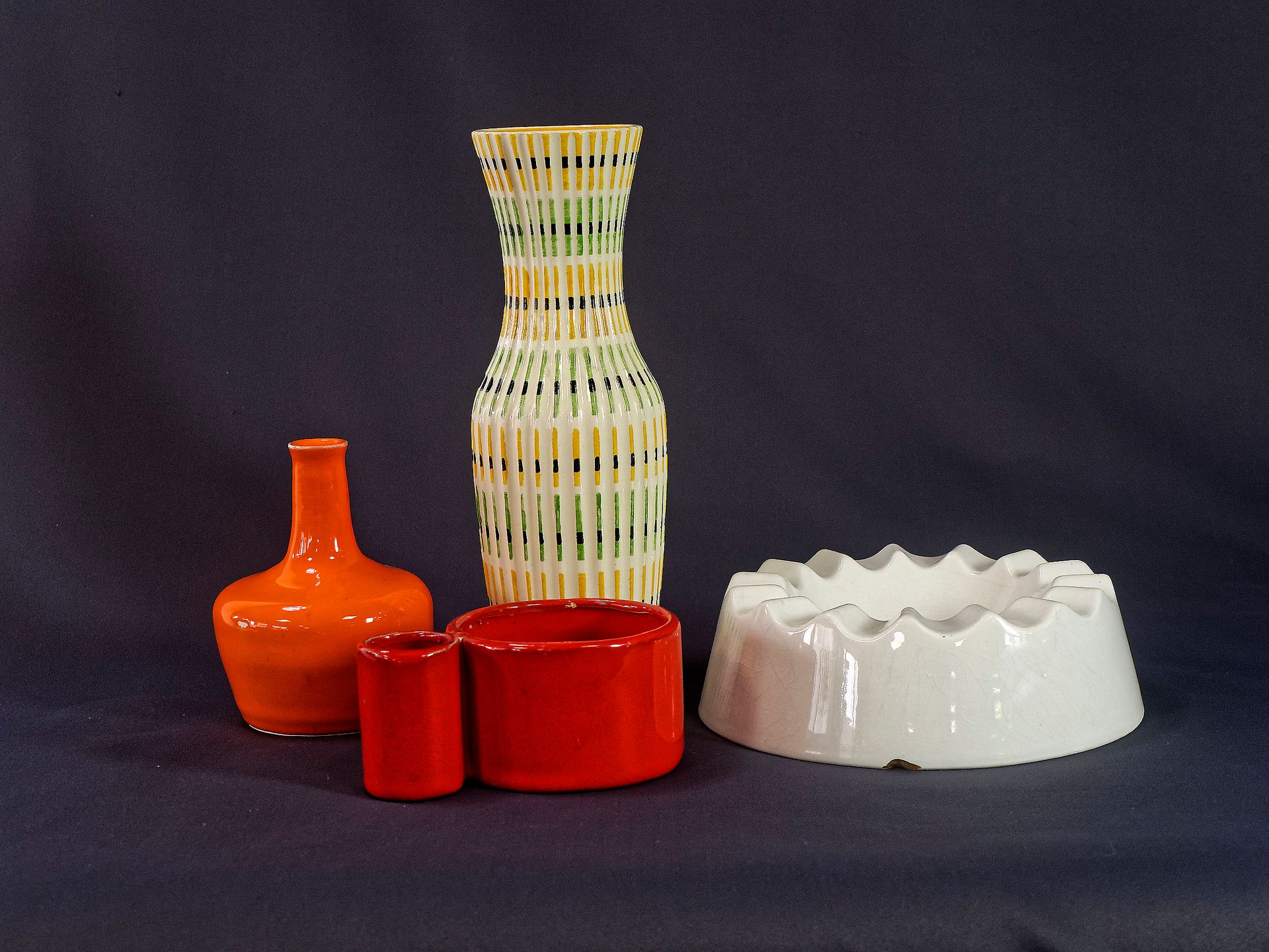 Null Lot von Keramik, bestehend aus : - SAINT-CLEMENT Vase mit grün-gelb-schwarz&hellip;