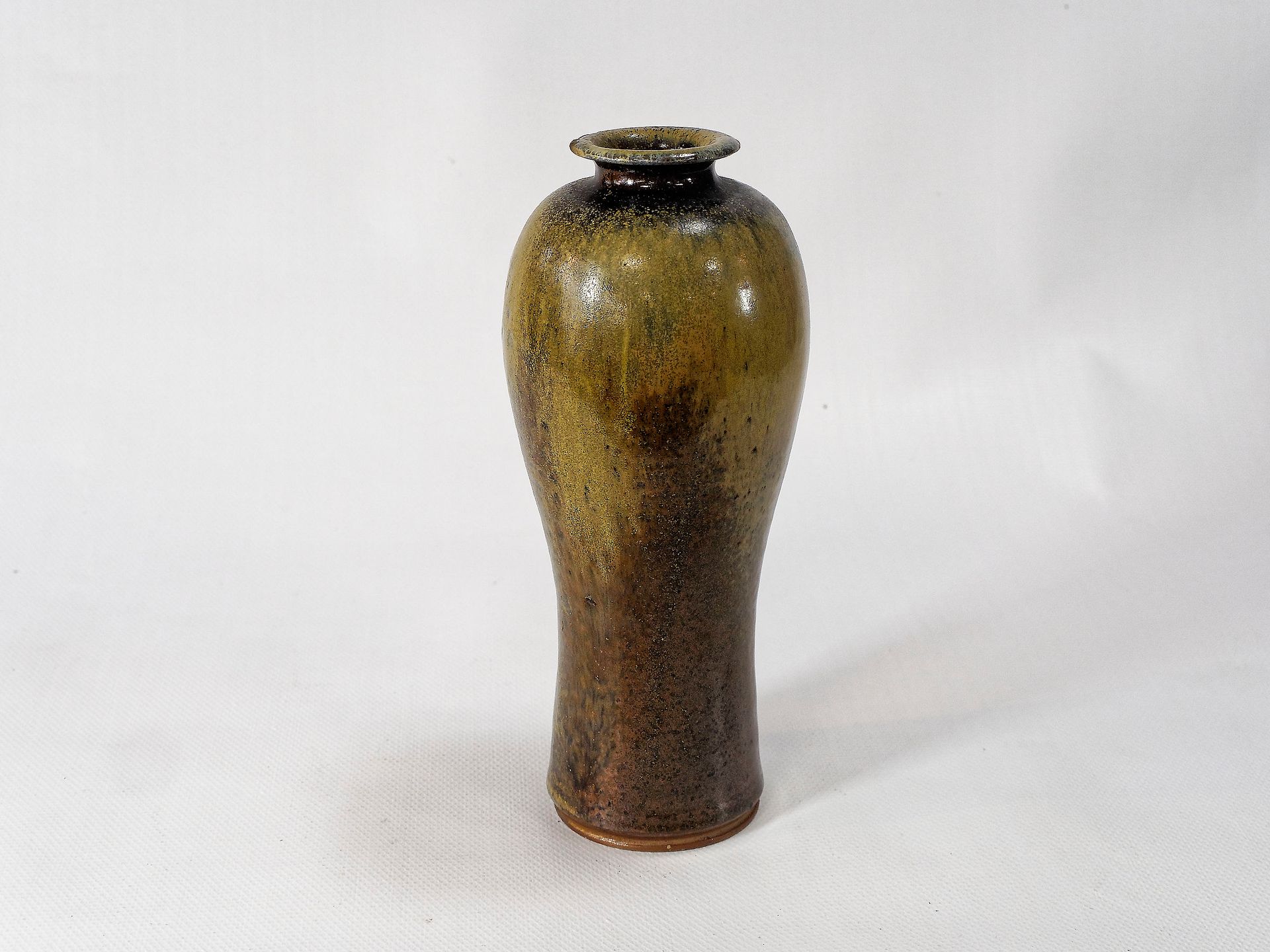 Null 
Balusterförmige Vase mit kleinem verengten Hals aus geflammtem Steingut un&hellip;