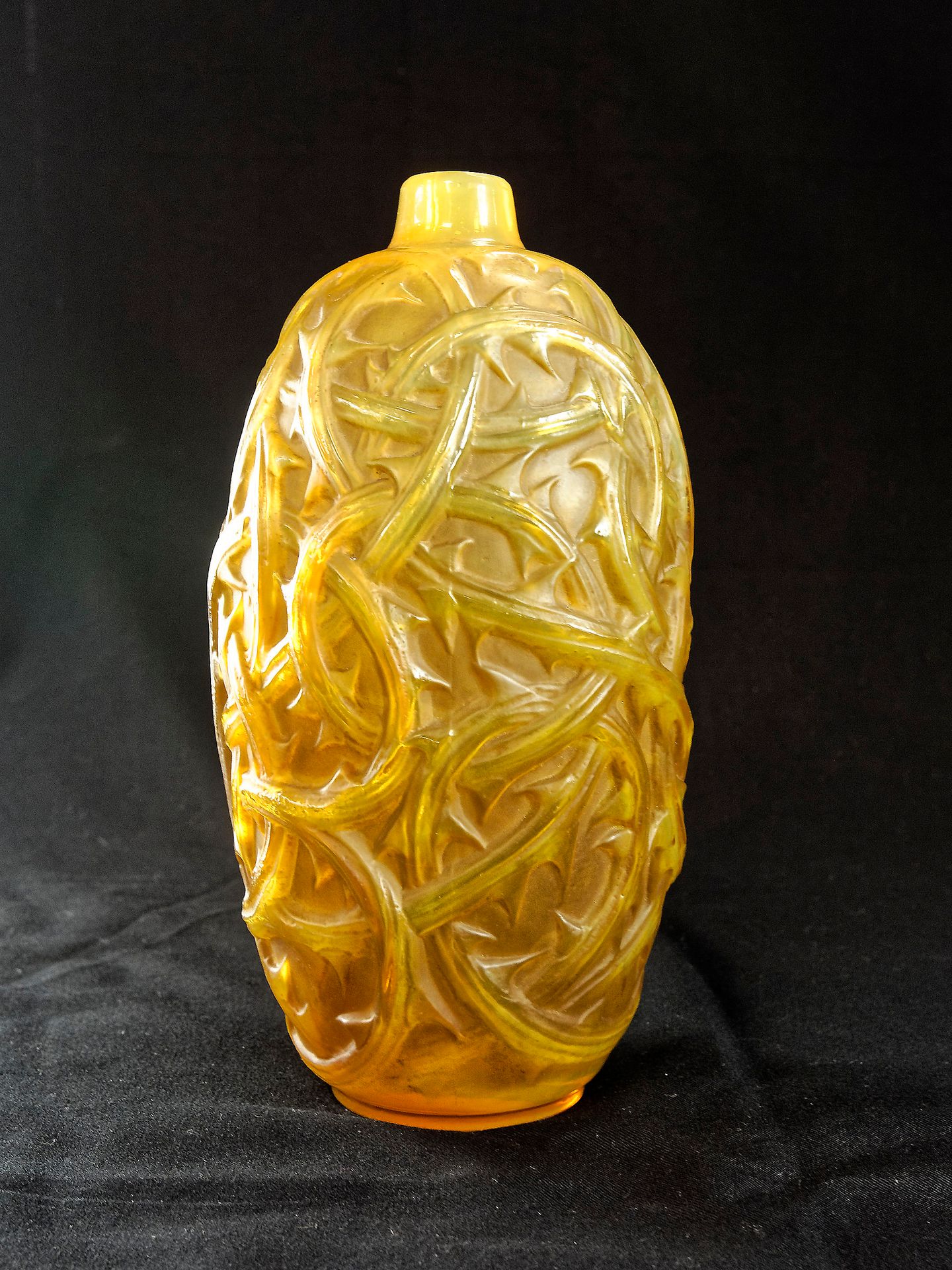 Null René LALIQUE (1860-1945) - 花瓶 "Ronces"。在吹塑的黄橙色玻璃中证明。模型创建于1921年，出现在1928年的目录中&hellip;
