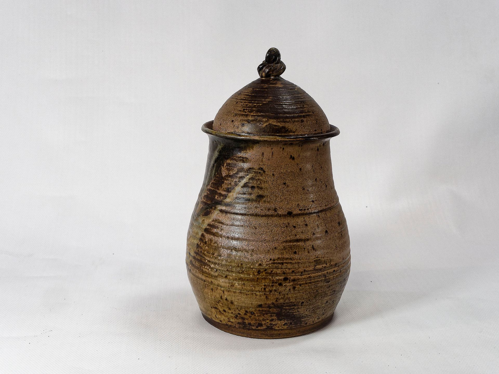 Null Large covered pot in stoneware decorated with green and purple drips. Frete&hellip;