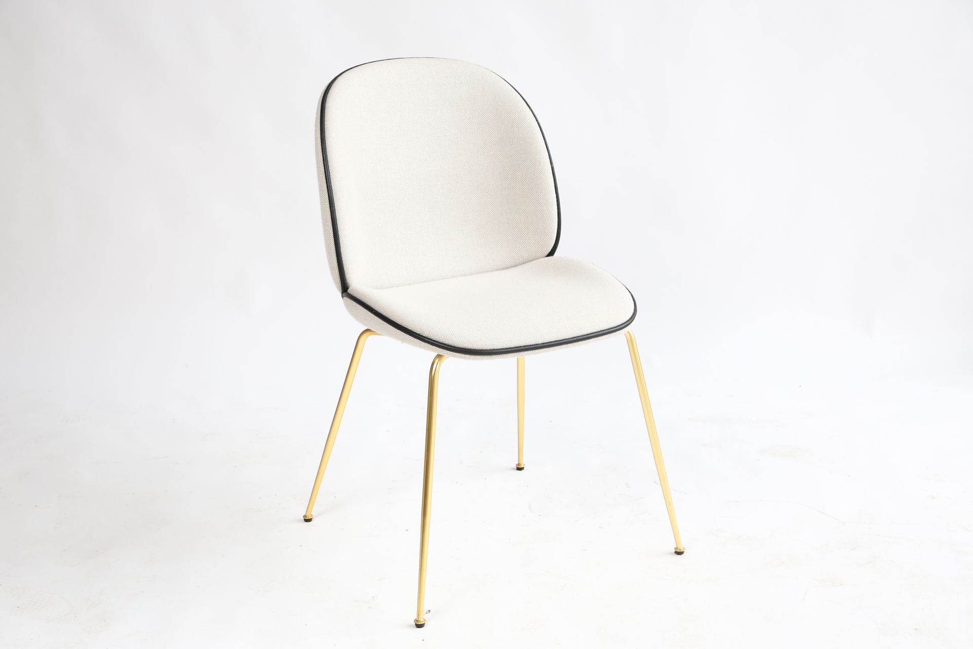 Null GUBI, Beetle Dining Chair - Fully Upholstered, conic base

Gubi

4 conical &hellip;