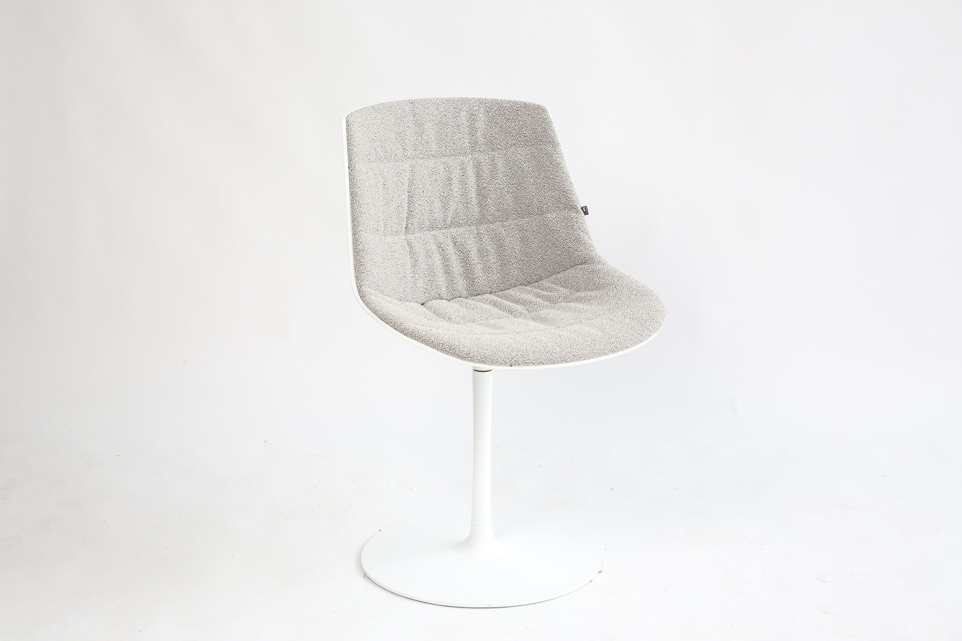 Null MDF, JEAN-MARIE MASSAUD, Gepolsterter Flow chair. 

Schale aus Polycarbonat&hellip;
