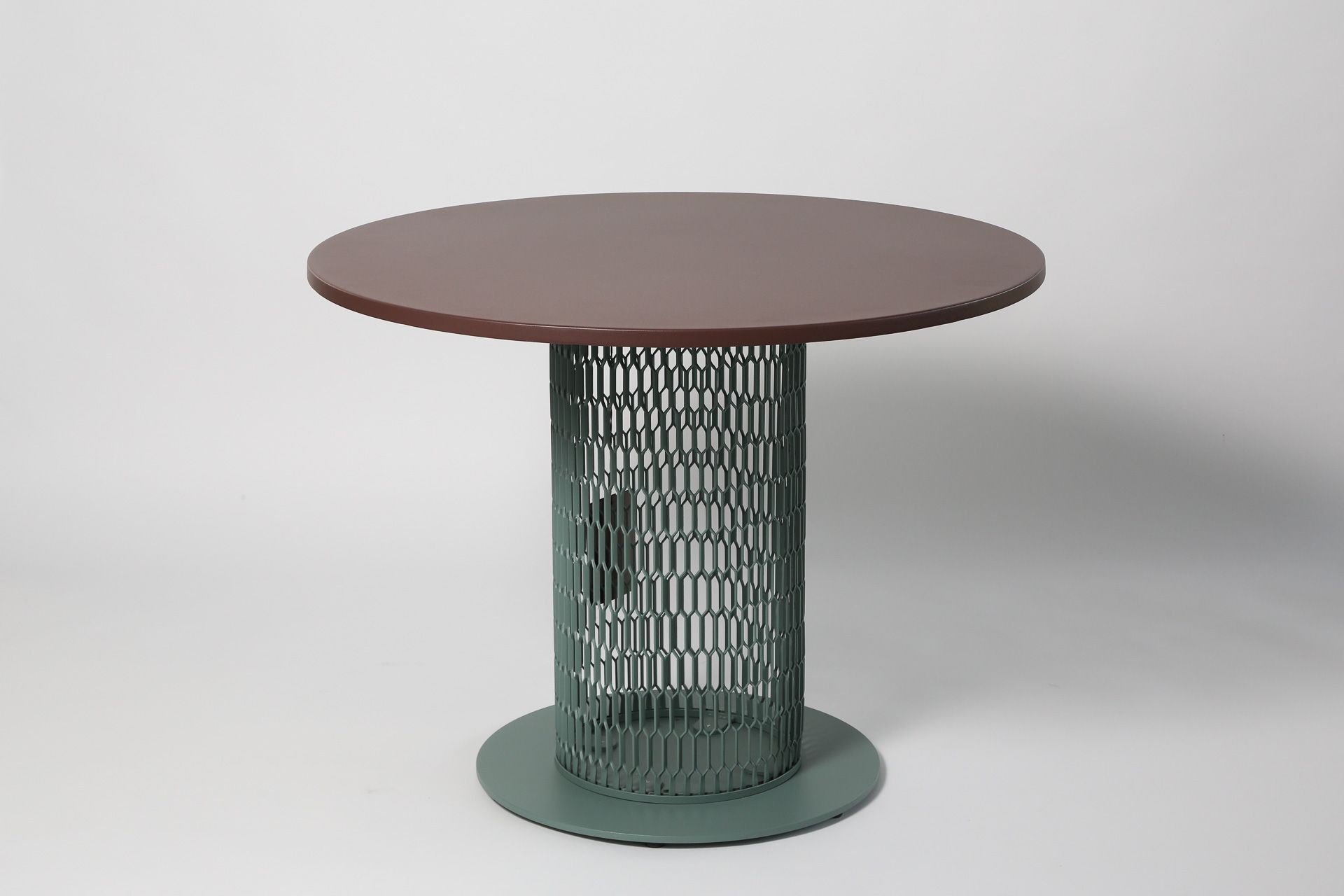 Null Kettal, Patricia urquiola?滚动 - 低矮餐桌，铝制底座和桌腿，圆形铝制桌面

高：70厘米，长：90厘米