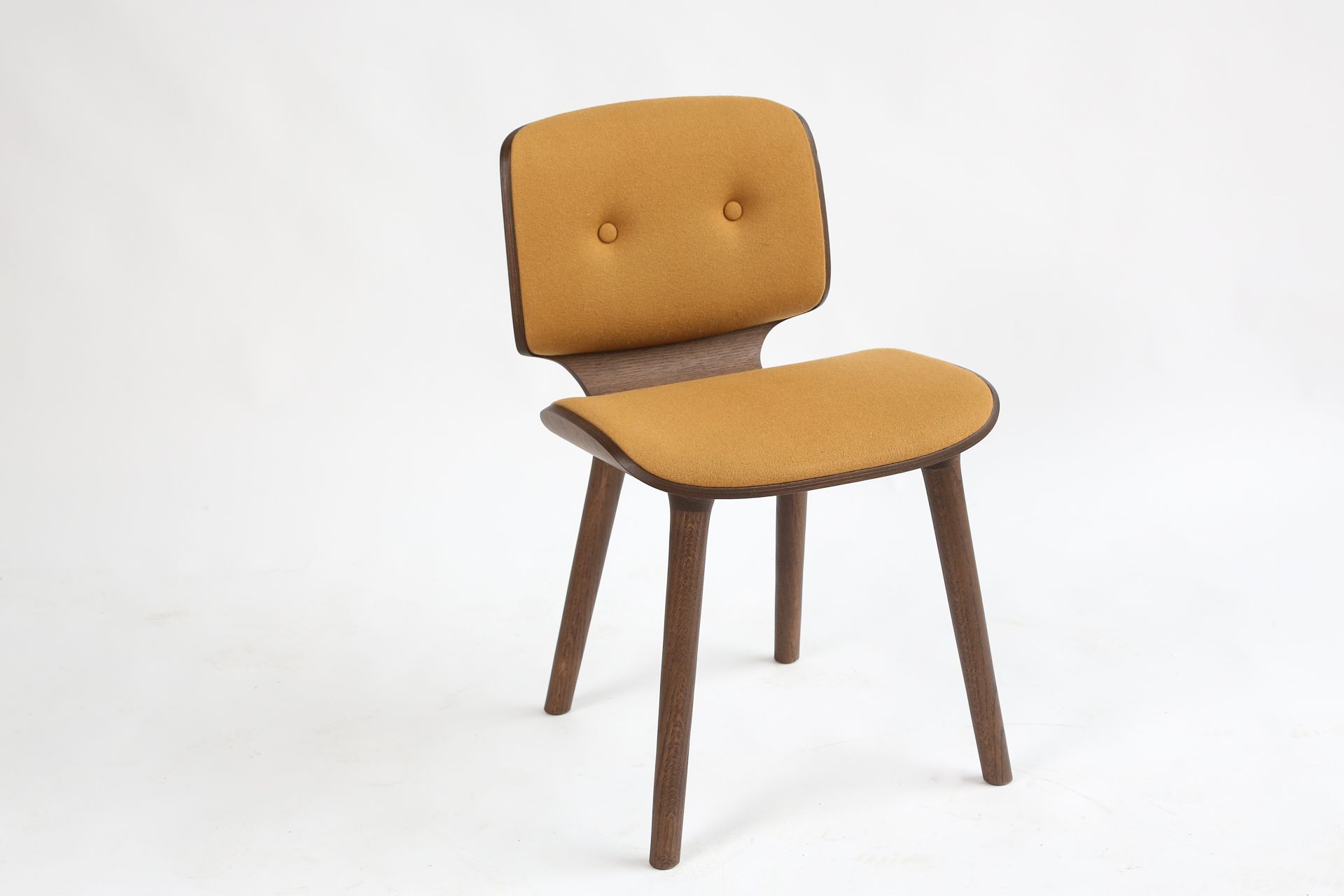 Null MOOOI，坚果餐椅

弧形胶合板配橡木饰面，实心橡木腿，CMHR泡沫，divina3面料，444（靠背上有一个标记）。