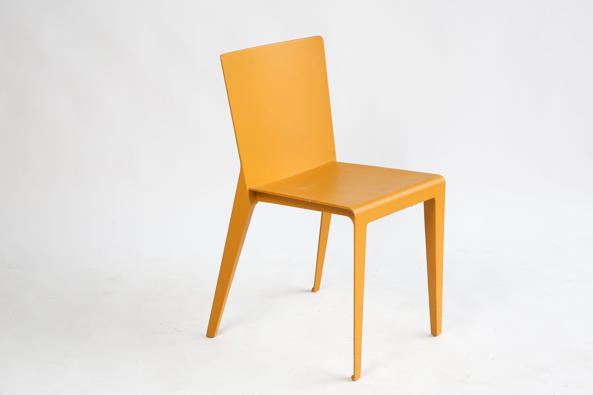 Null MOLTENI C, Stuhl Alfa, orangefarbener Stoff, (Markierungen auf der Sitzfläc&hellip;
