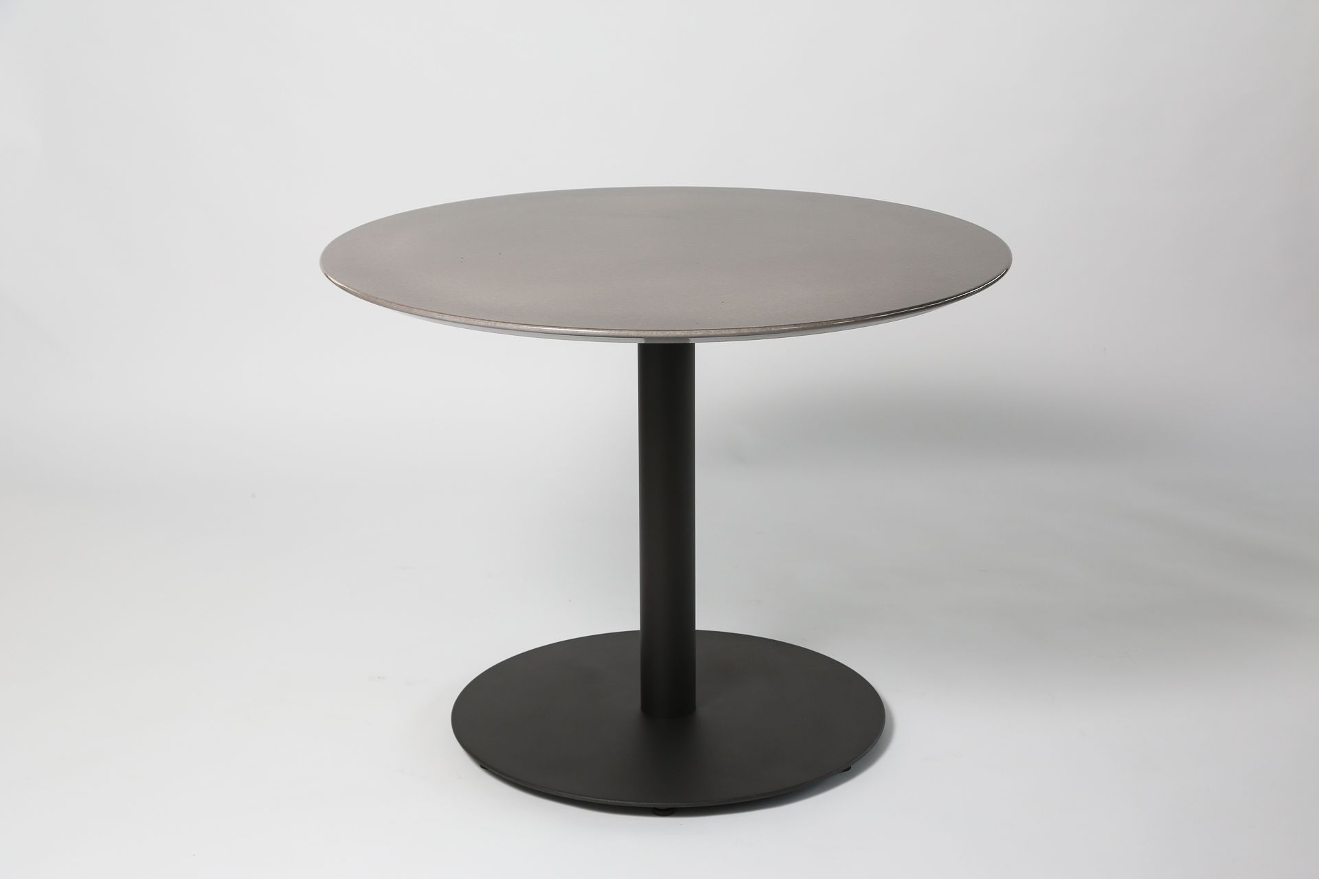 Null TRIBU, MARC MERCKX, 咖啡桌T-Table, 文革色粉末涂层不锈钢框架，文革色熔岩石桌面，高：68厘米，深：90厘米