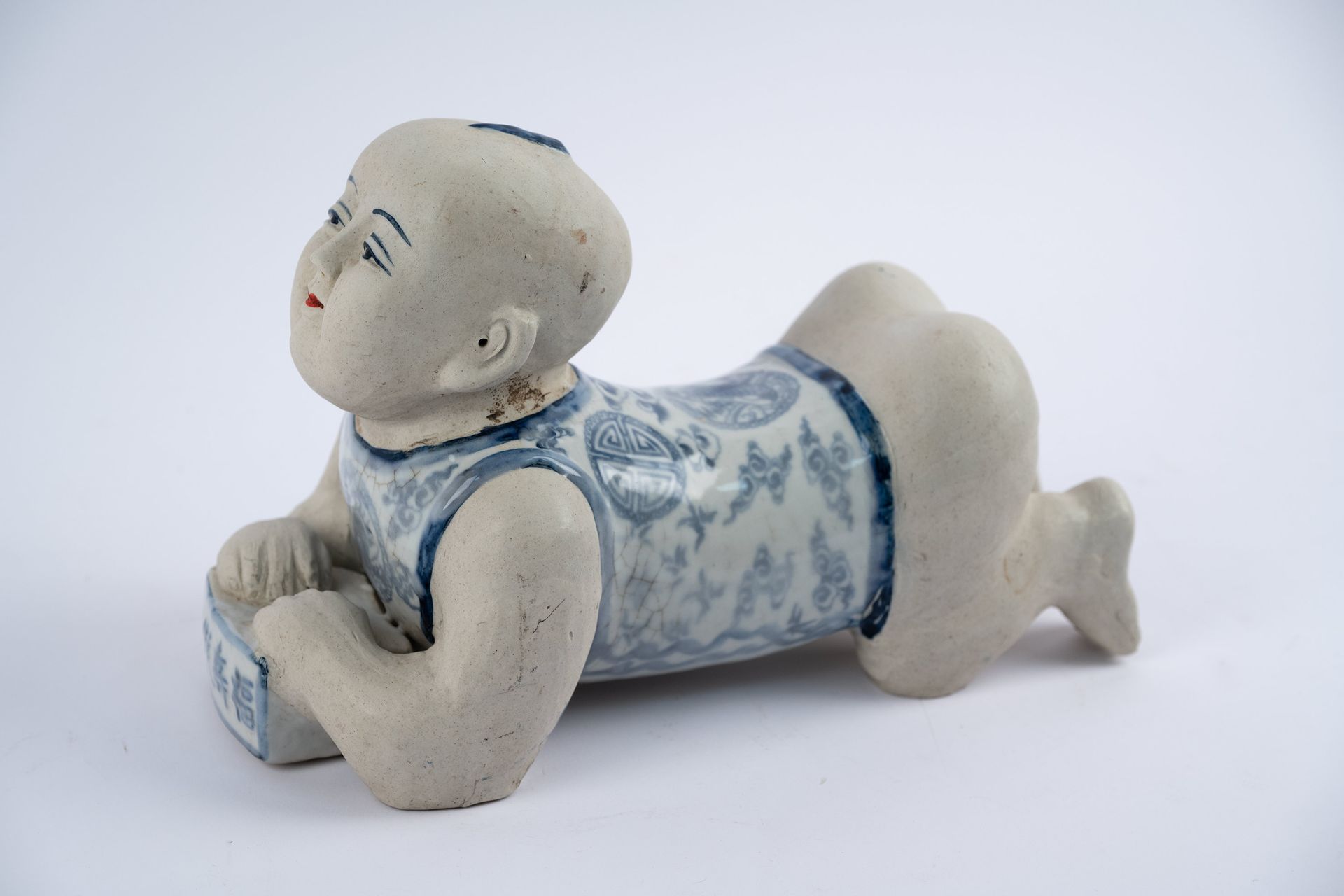 Null CHINA, late 19th, early 20th century, anthropomorphic porcelain neckrest wi&hellip;