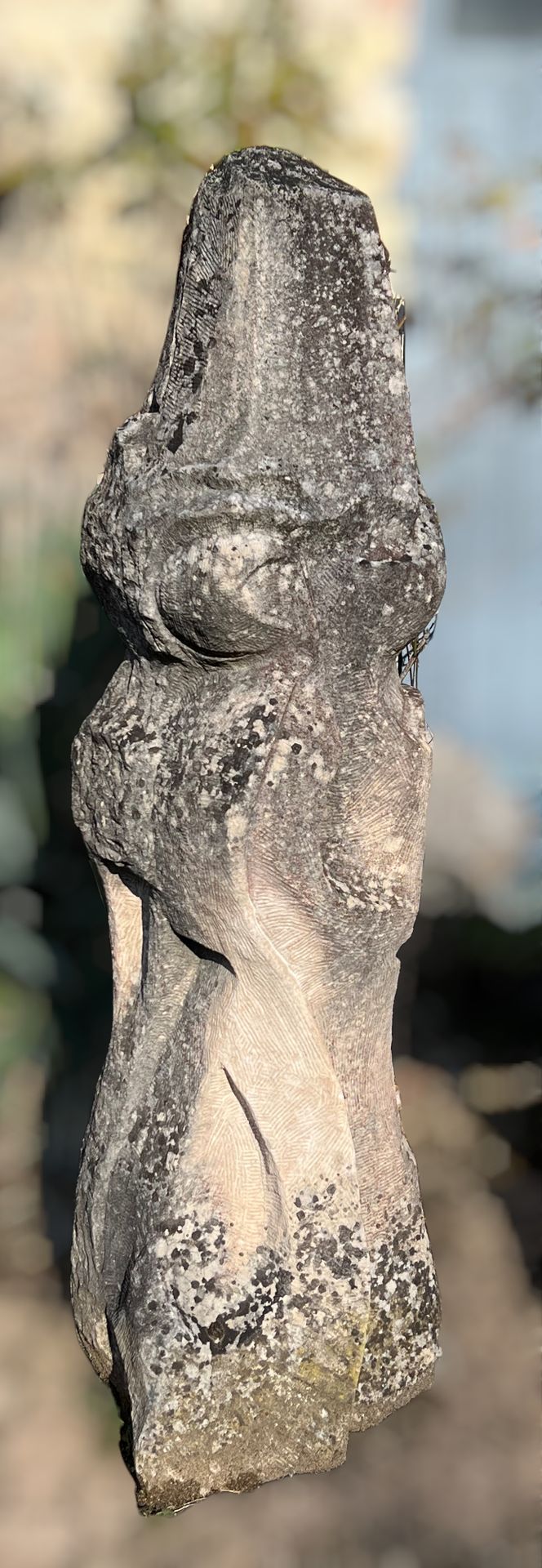 Null Christian ODDOUX (1947-2022), "图腾", 石灰岩, 高: 180 cm

在艺术家Christian Oddoux家中展&hellip;