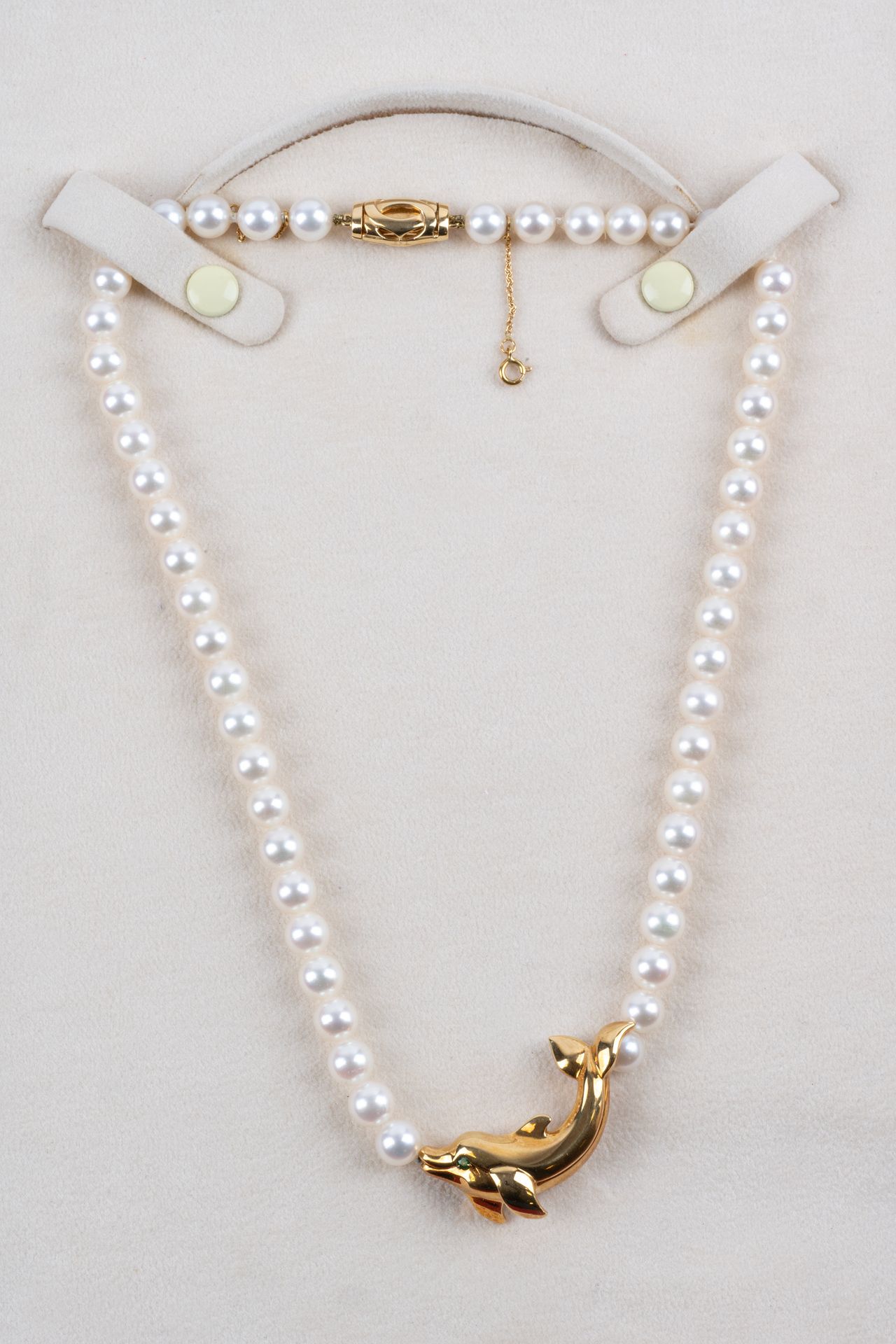 Null CARTIER, Parure "Dauphin" en or et perles composée d'un collier à fermoir e&hellip;