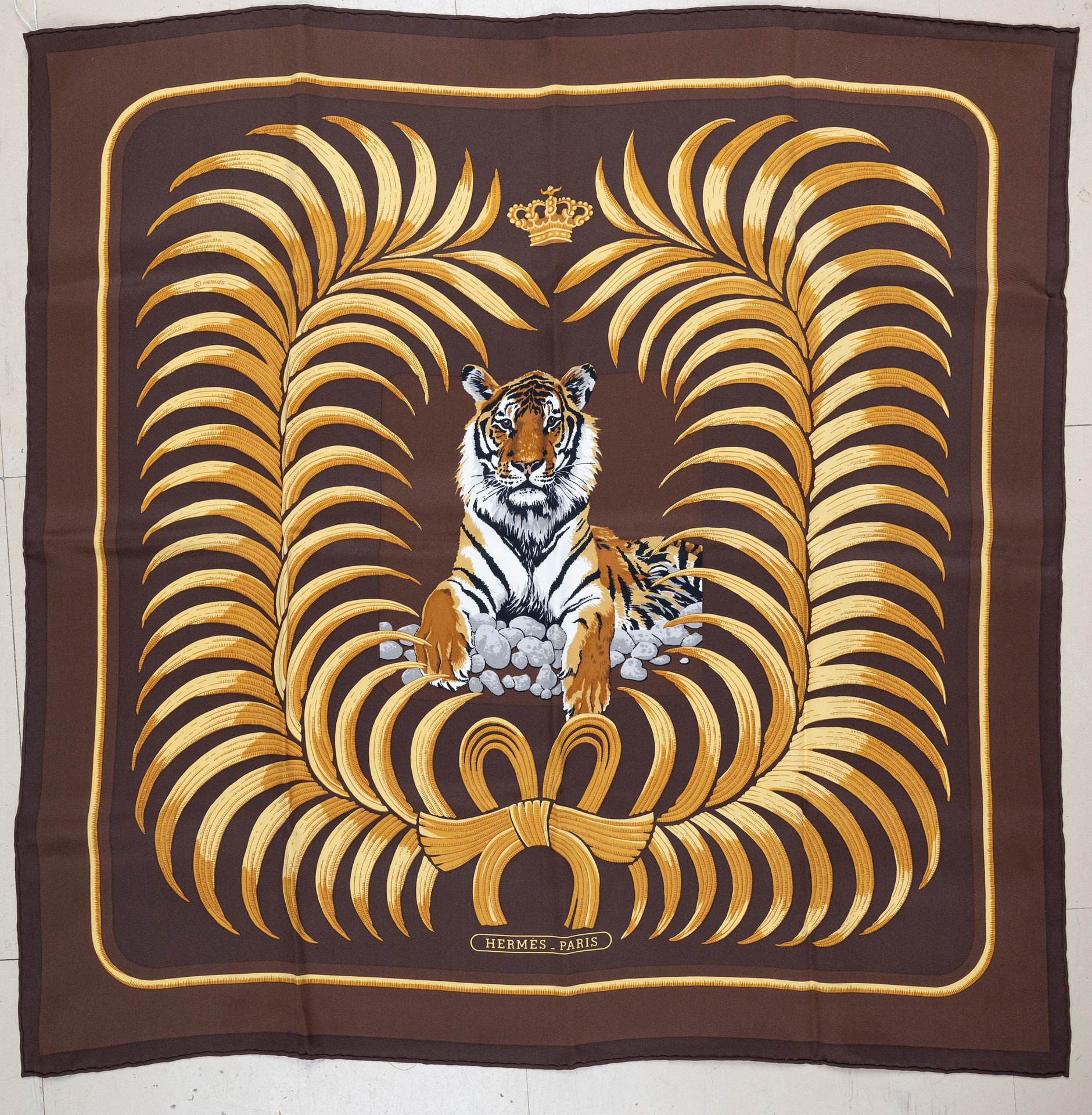 Null HERMES, "Tigre royal" cuadrado de seda, 70 x 70 cm, como nuevo, en caja