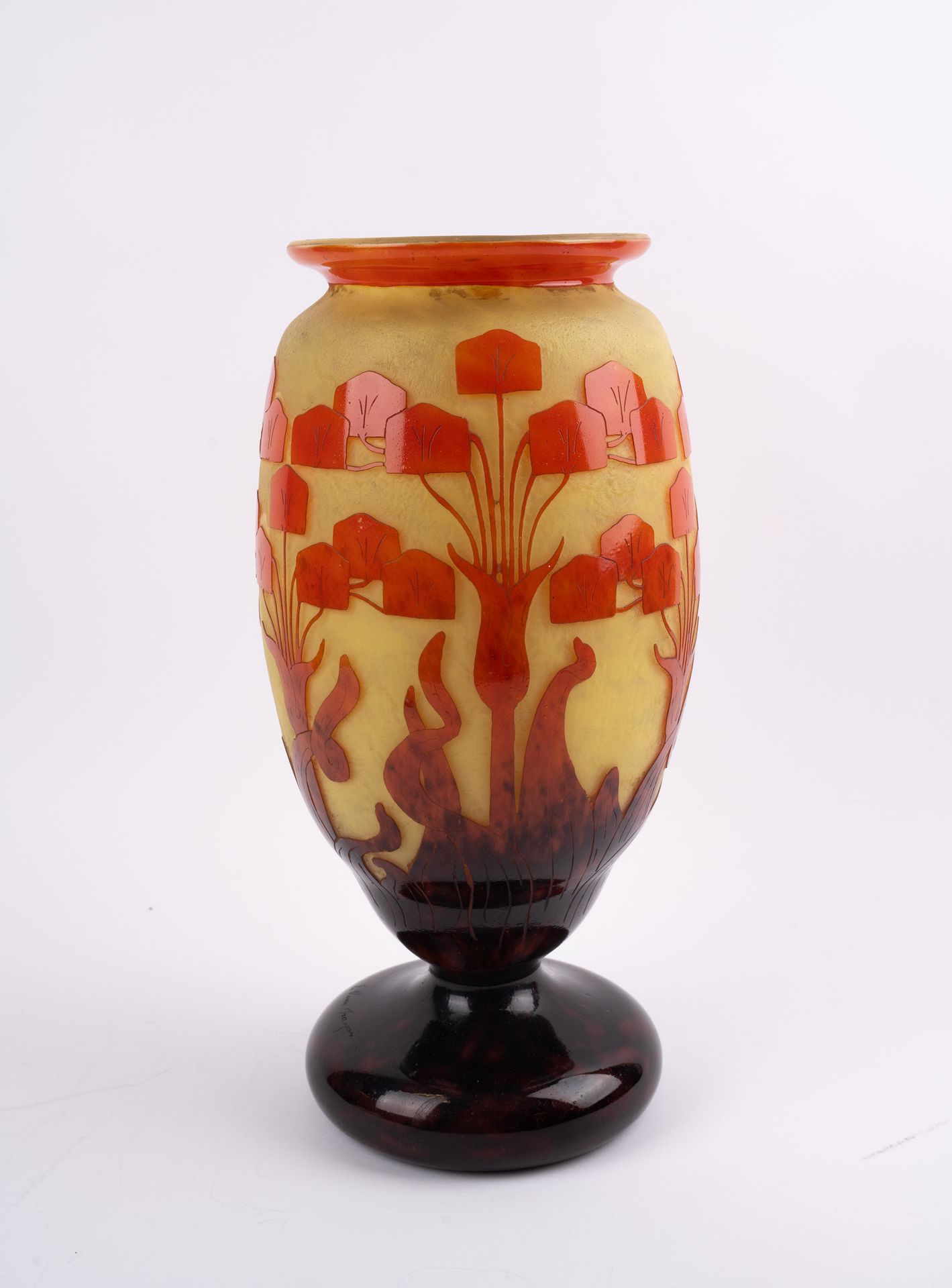 Null LE VERRE Français, Große Pansu-Vase auf Fuß aus orangefarbenem Mehrschichtg&hellip;