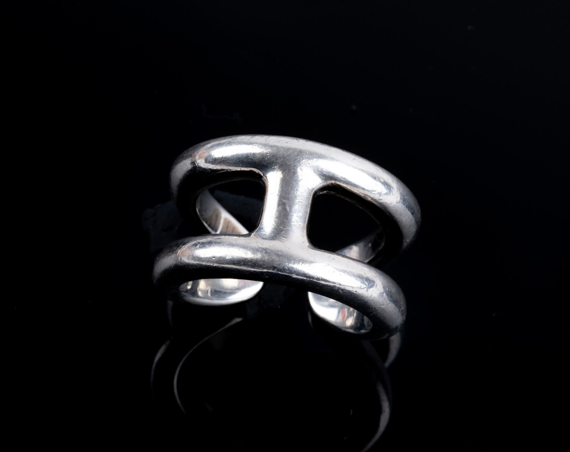 Null HERMES，"Osmose "银戒指，指码：52，净重：12.55 克。装在橙色首饰盒中。