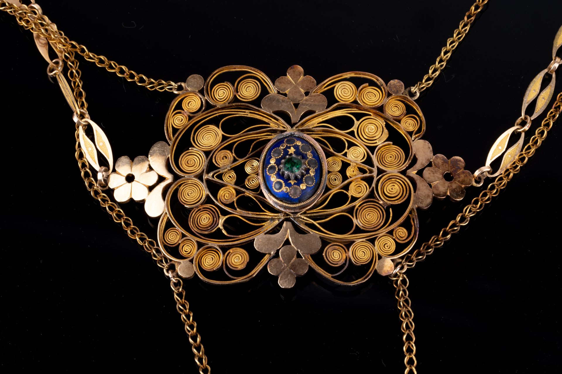 Null Necklace in openwork gold (18 carats, 750/1000th) with filigree and enamel,&hellip;