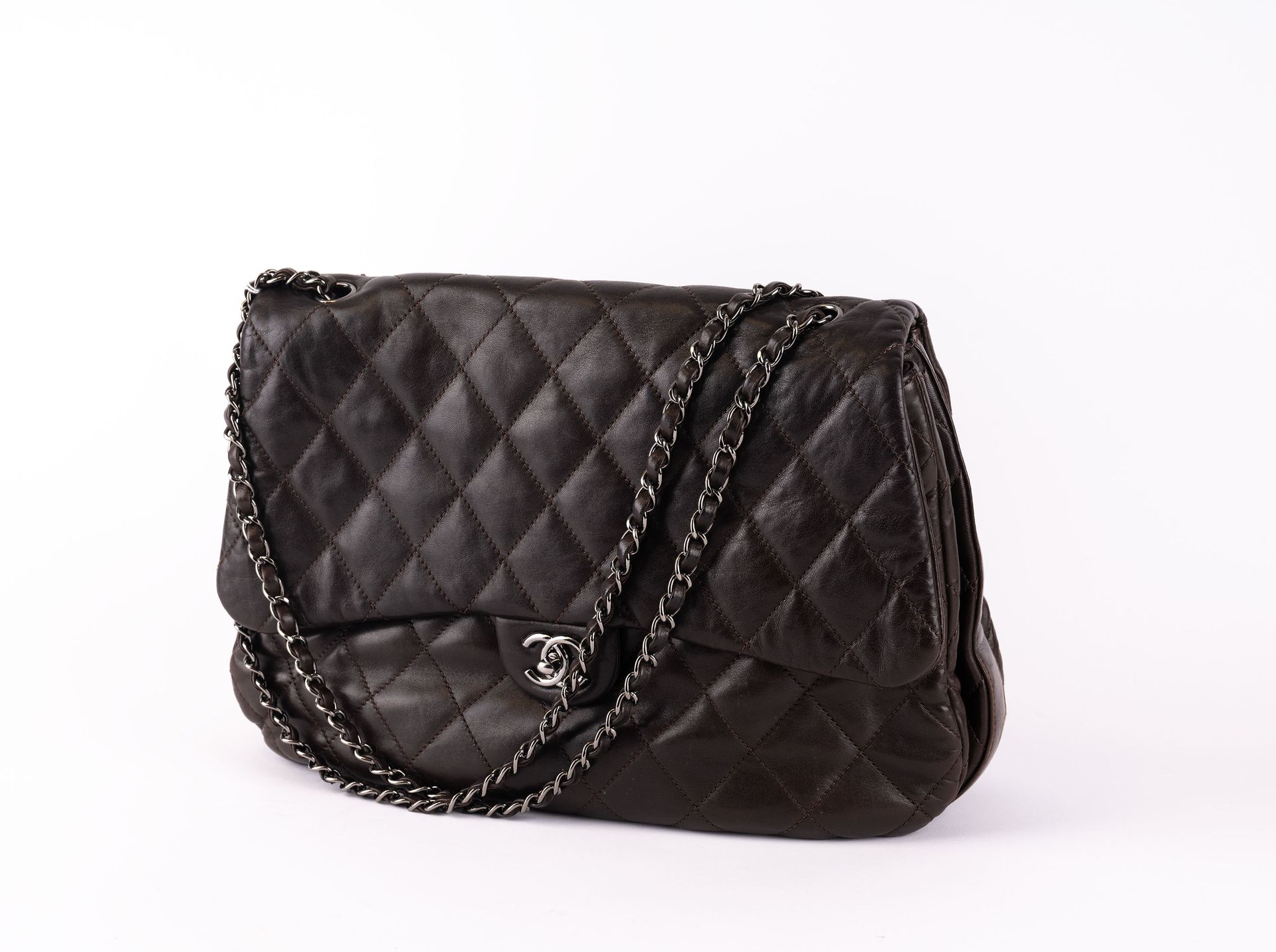 Null CHANEL, Paris, Timeless handbag in quilted brown lambskin, the double handl&hellip;