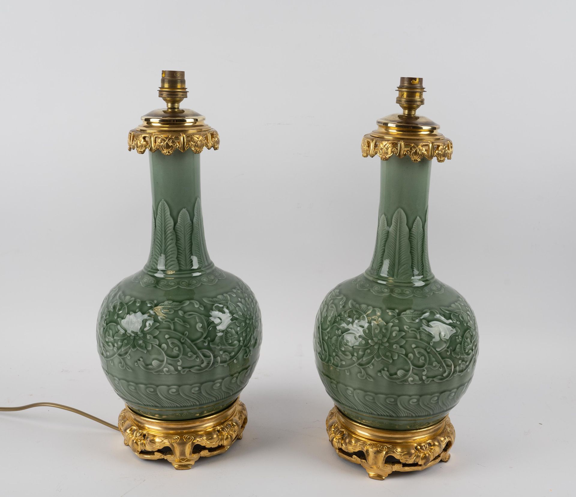 Null Théodore DECK (1823 - 1891), paire de pieds de lampe en céramique céladon à&hellip;