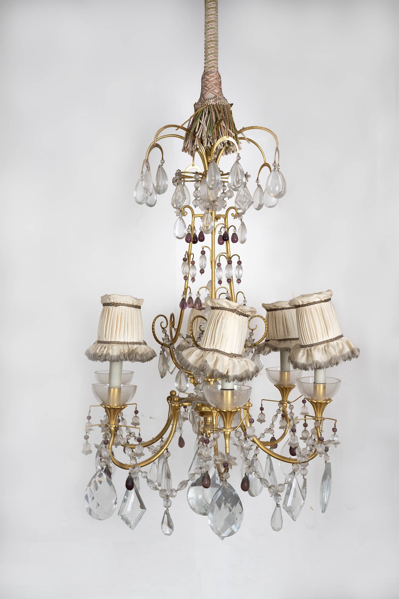 Null Beautiful gilt bronze chandelier with 6 lights. H: 100 cm, D: 60 cm